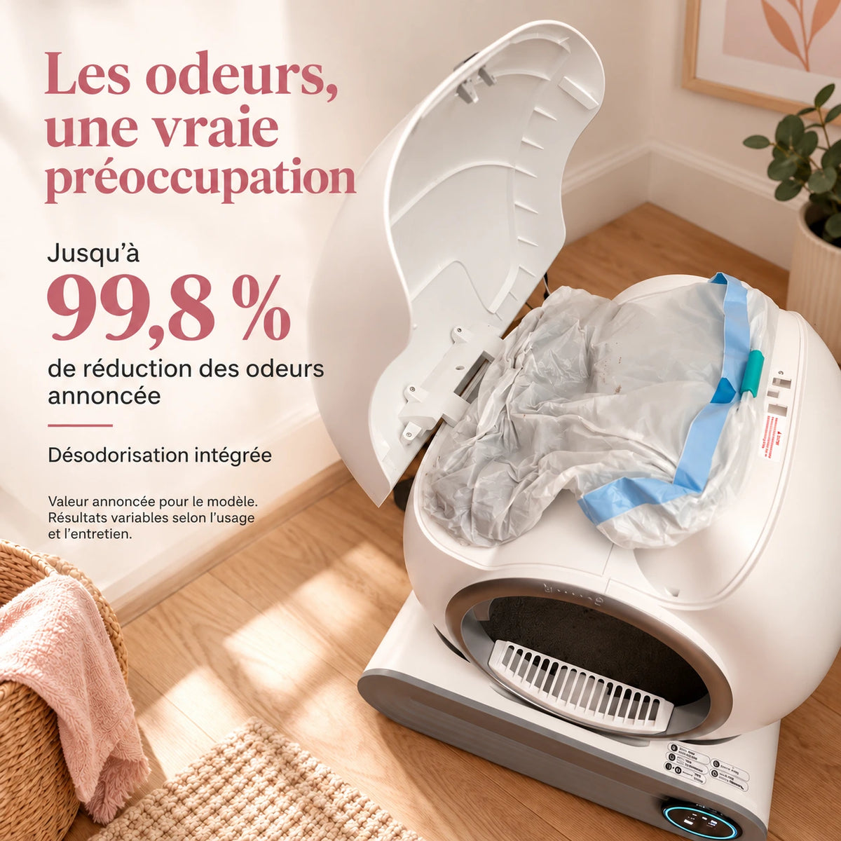 Compartiment ouvert de la litière automatique et présentation de la désodorisation intégrée.