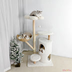 Arbre à chat design installé dans un salon lumineux