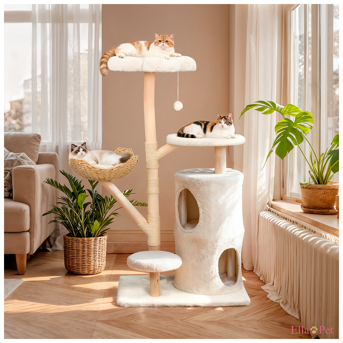 Chat explorant l'arbre à chat design multi-niveaux