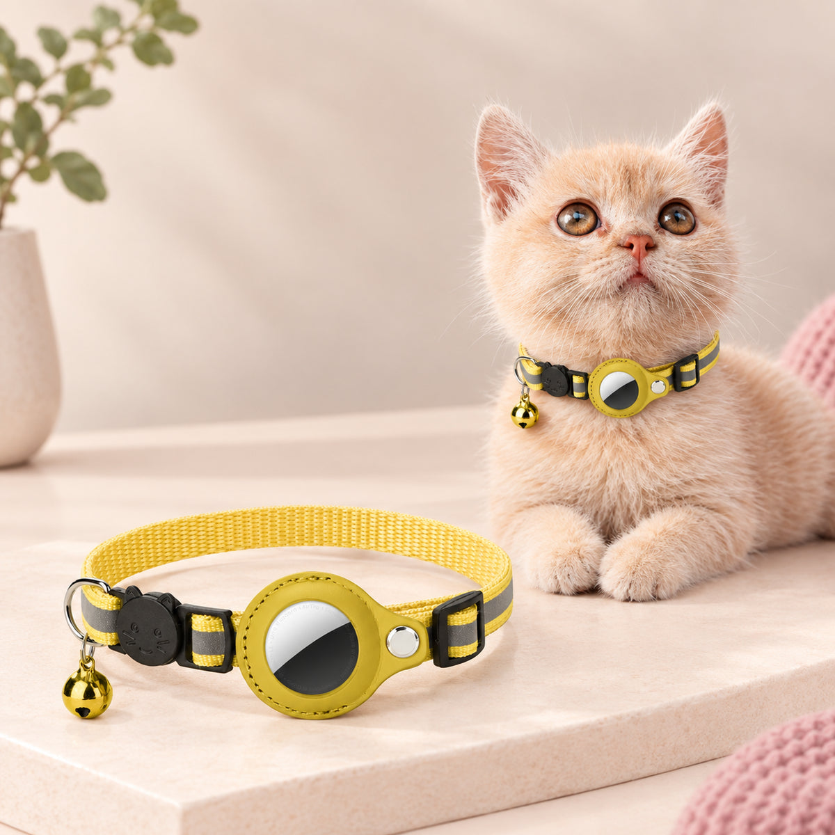 Collier pour chat en nylon jaune avec support AirTag sécurisé