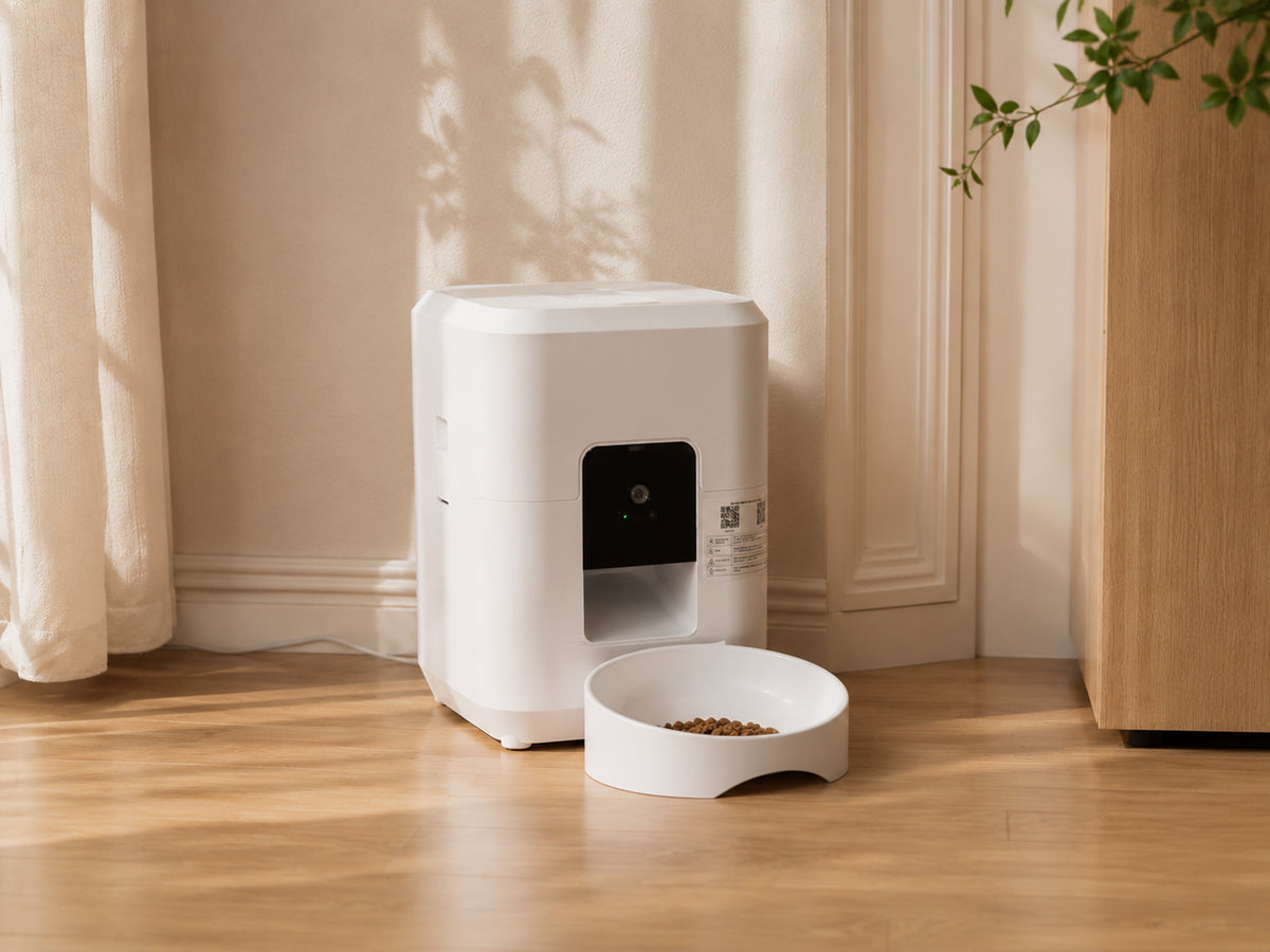 Distributeur automatique de croquettes 2L avec caméra pour chat, vue de face